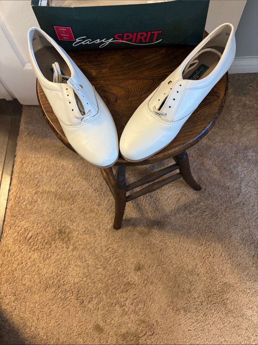 Easy Spirit Women’s Leather Tie Shoes 8.5